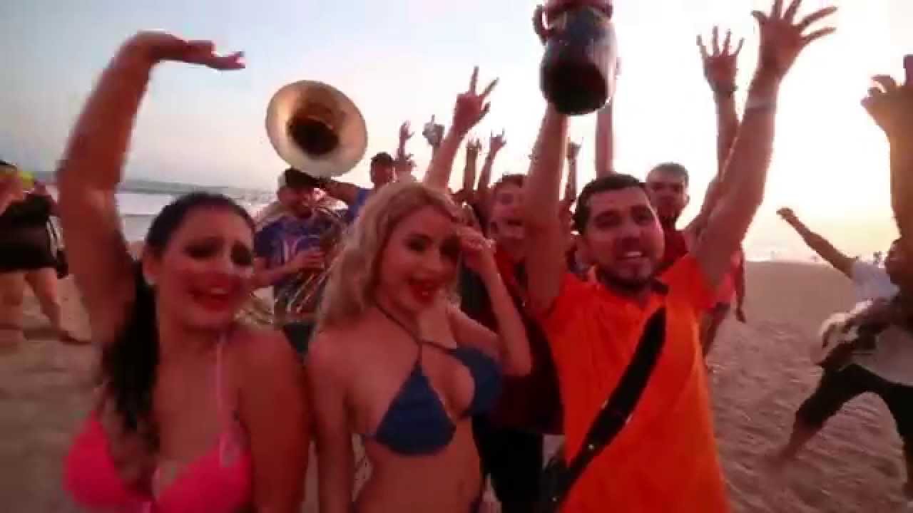 Arriba Los Mexicanos - Los Titanes De Durango (Video Oficial HD)