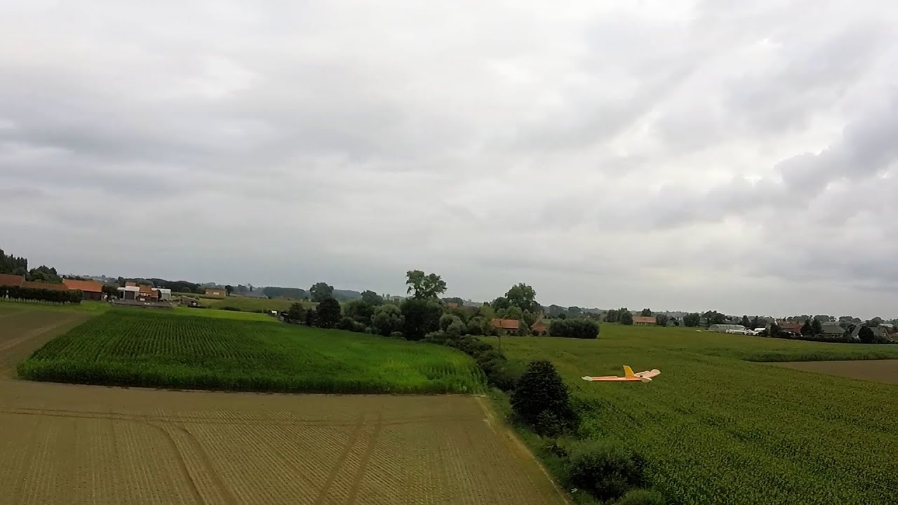 +1 minute continuous shot of the DIY-Plane with Quanum Q-2D Brushless GoPro 3 Gimbal
