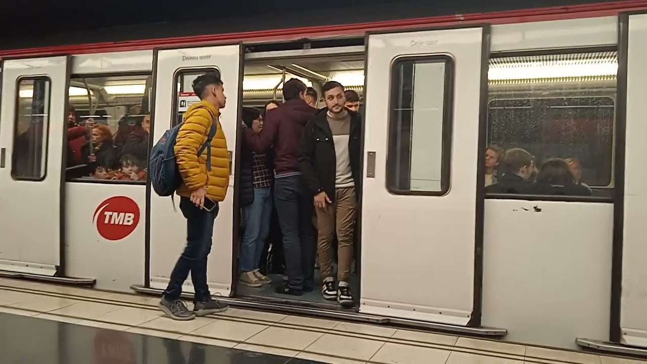 Metro Barcelona L1 Universitat (TMB) 4000 y 6000