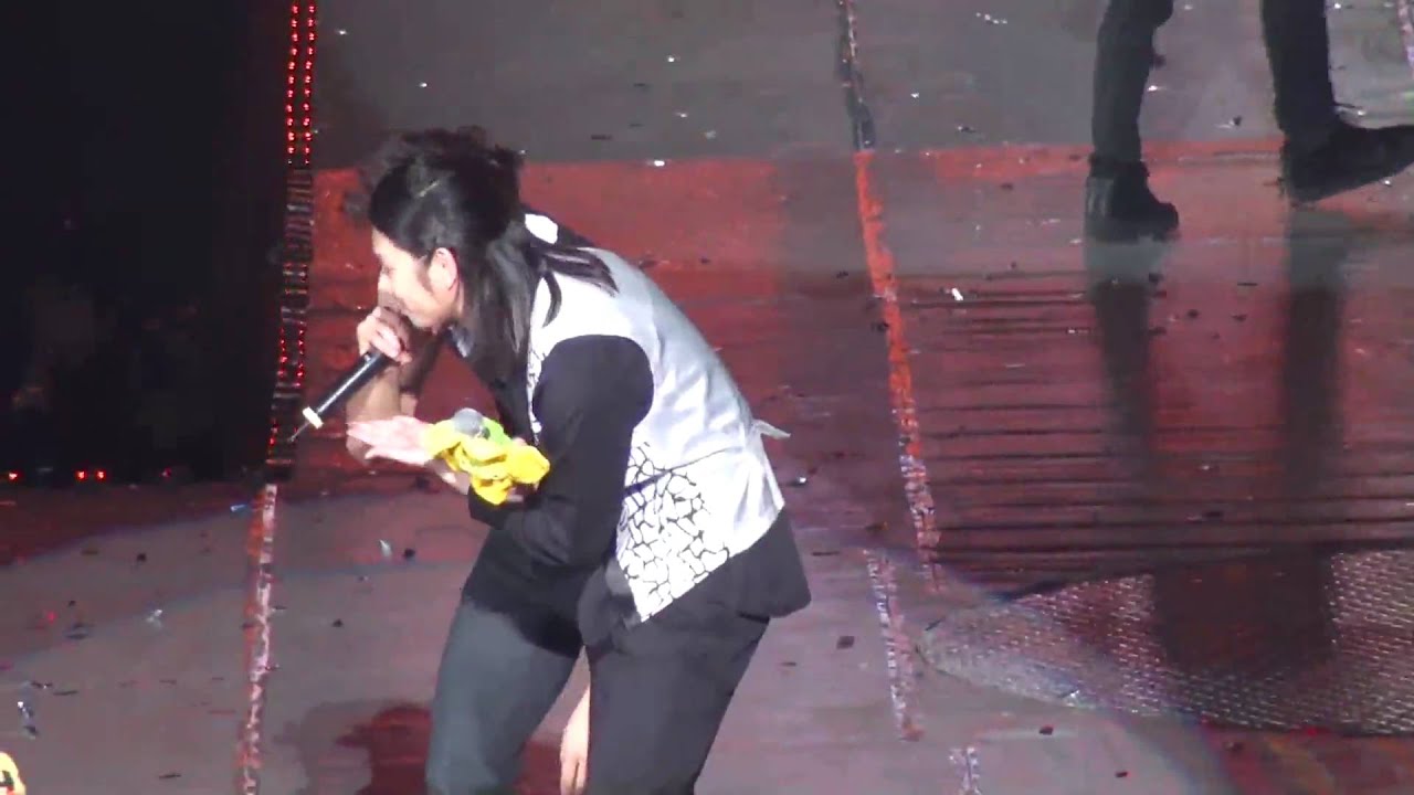 HD 100307 SS2 Shanghai - DANCING OUT Siwon kiss Heechul