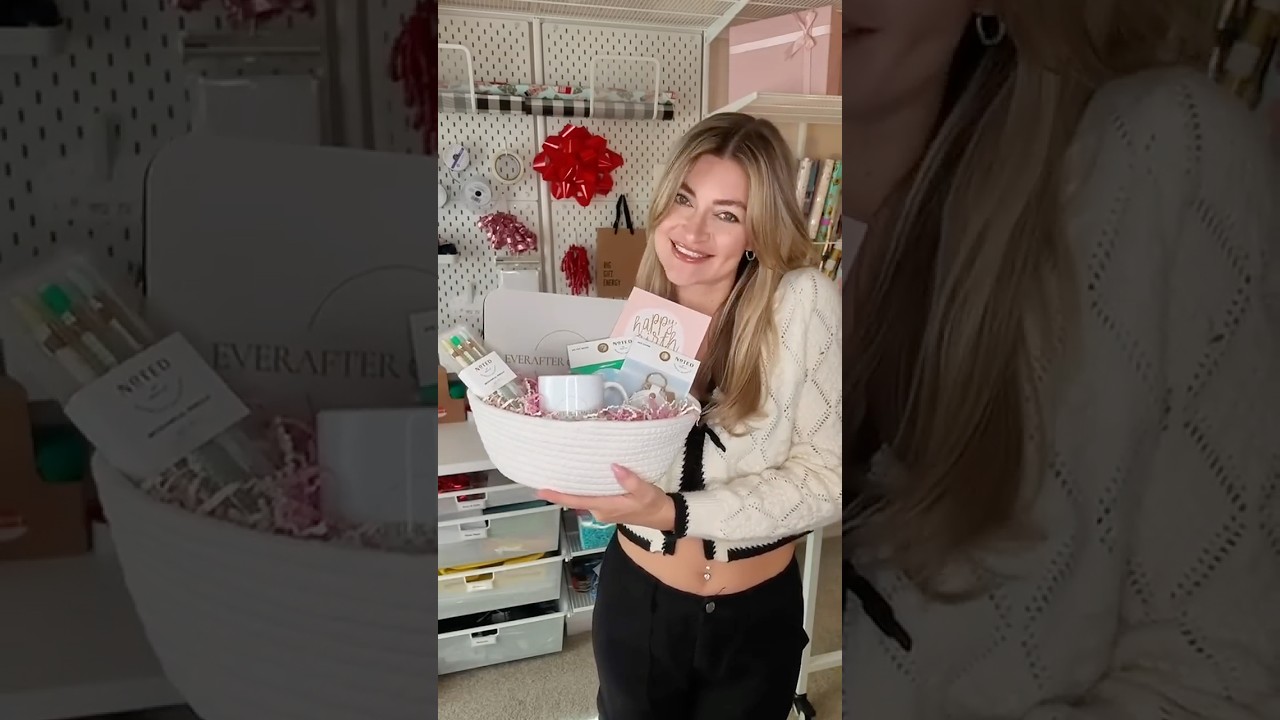 If you don&rsquo;t have your own custom business merch, what are you doing?! 🤩 Follow her! Gold