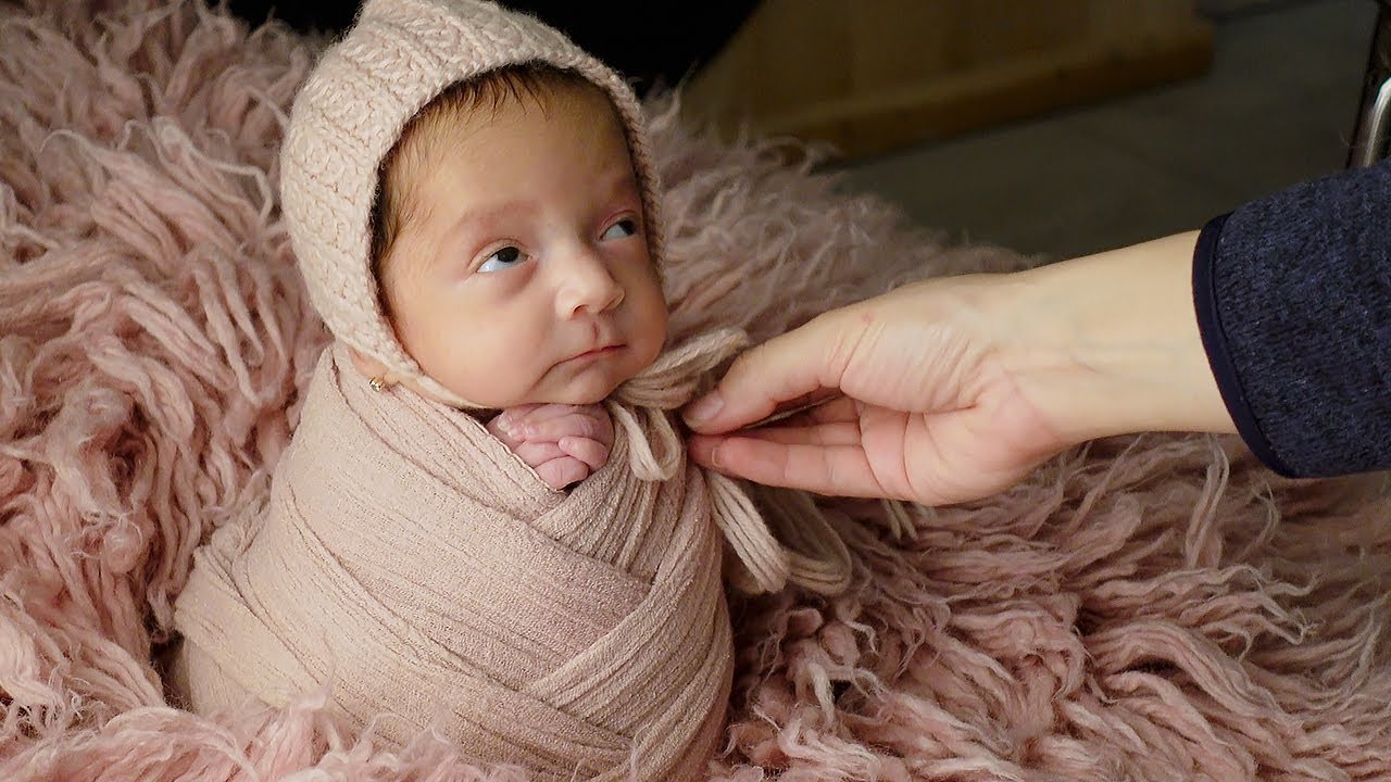 Bebé de 2 meses de edad en su sesión de recién nacido | Sesión de recién nacido