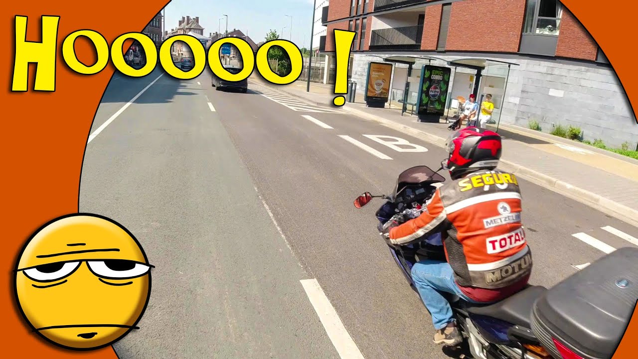 Il se faufile entre moi et une voiture !