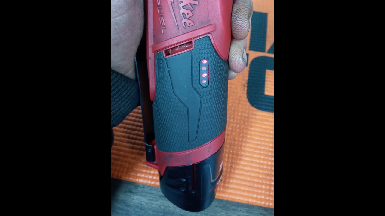 Проблема с мигающим светом на Milwaukee M12 и простое решение
