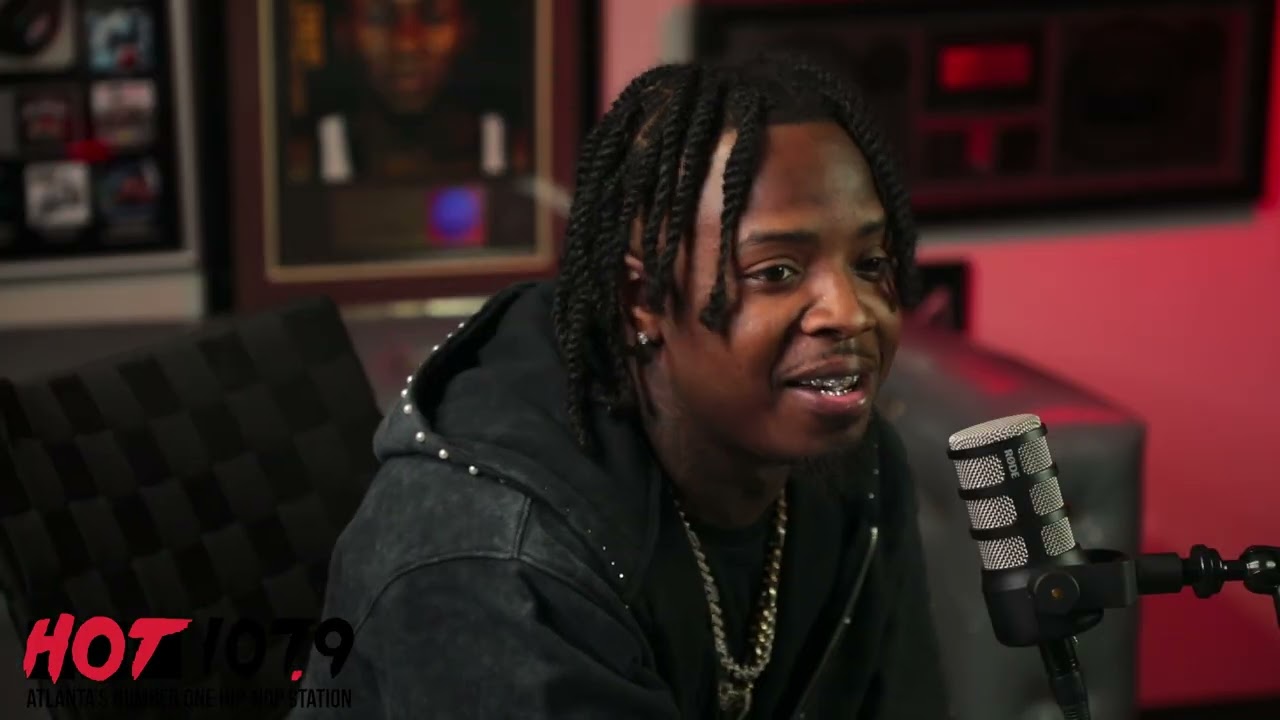 Dee Mula TALKS  DREAM COLLAB WITH TAYLOR SWIFT, music origins, & DOESN'T HAVE A FAVORITE FEMALE SONG