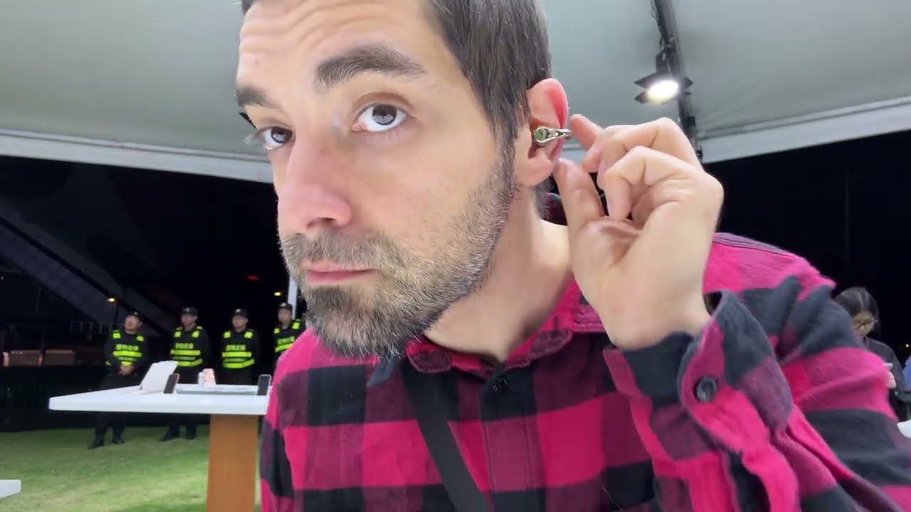 Oppo Enco Clip 2 &icirc;n acțiune: design open-ear, sunet Dynaudio și traducere AI