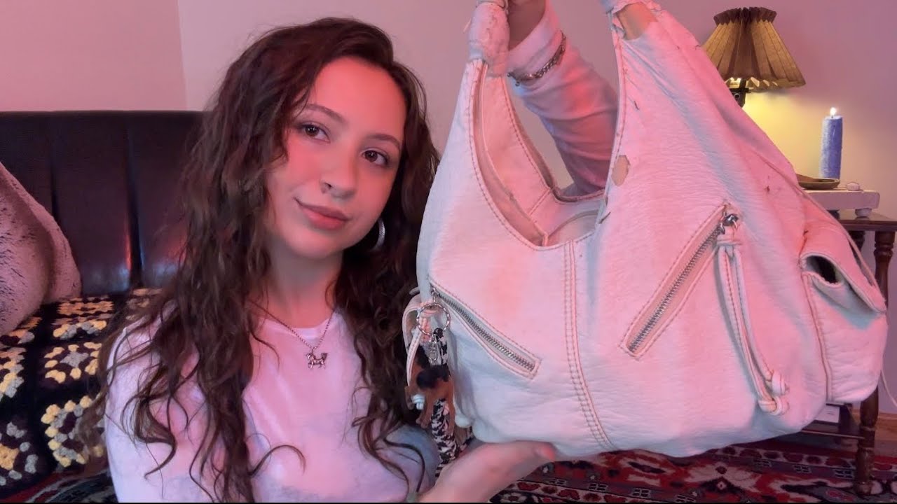 MY FIRST ASMR: what’s in my bag