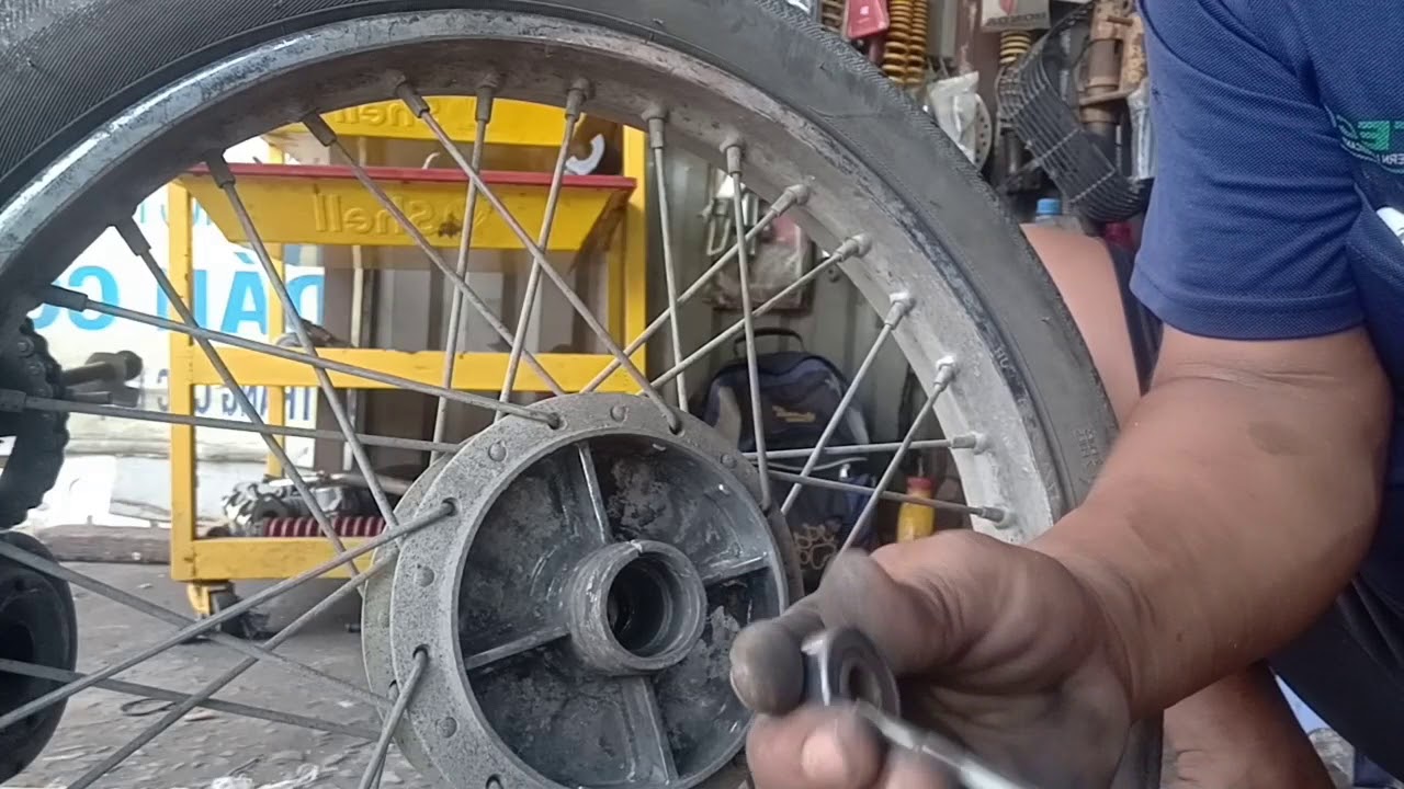 Cách thay bạc đạng đùm,và phục hồi đùm sau xe gắn máy.