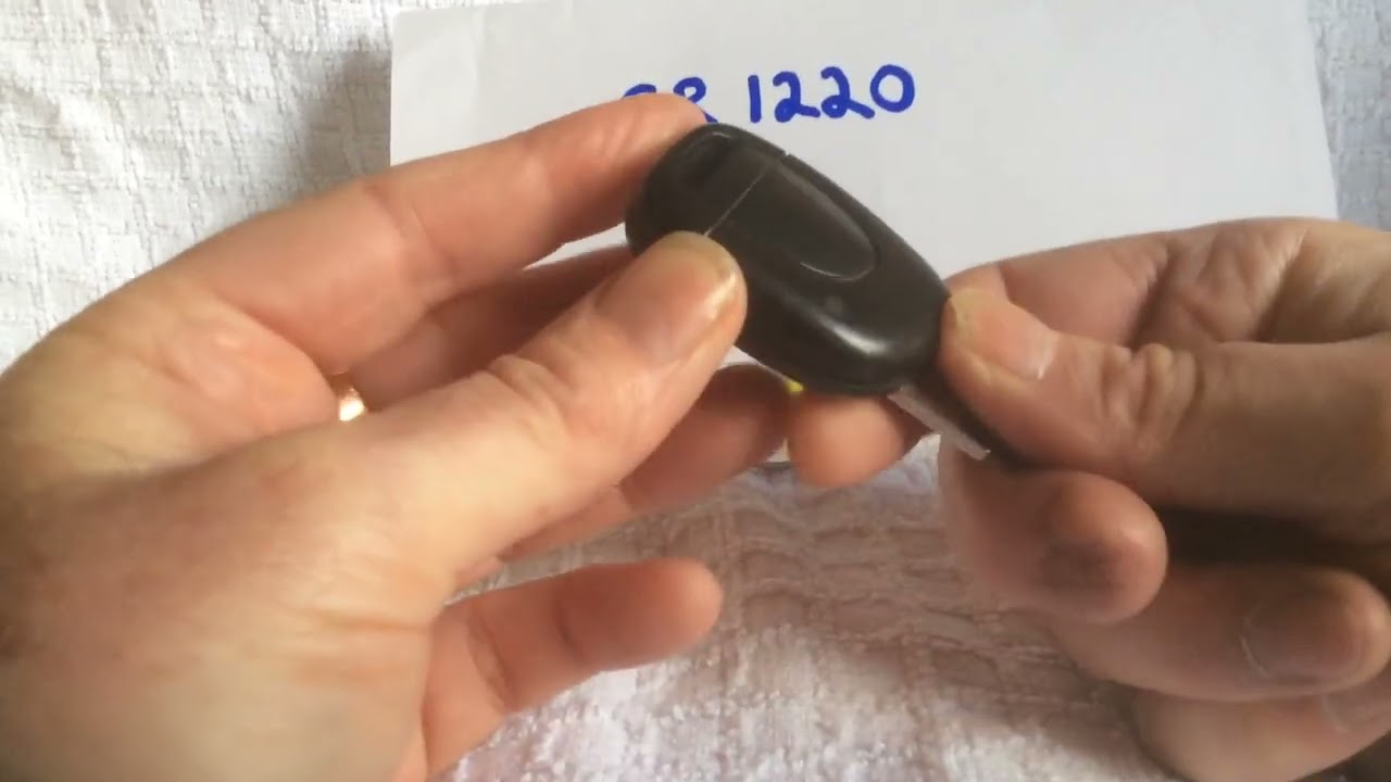 Как без труда заменить батарейку в брелоке-пульте дистанционного управления Renault Kangoo / Clio!