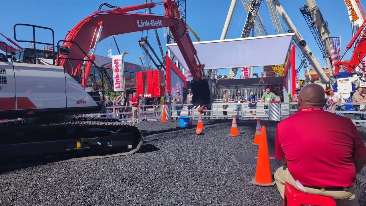 Link Belt 220 X4S Basketball Showdown #conexpo #conexpoconagg #linkbelt 