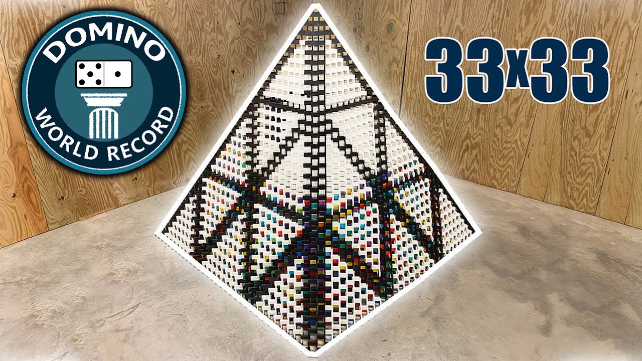 Рекорд Гиннесса — самая большая трёхмерная пирамида из домино (33x33)