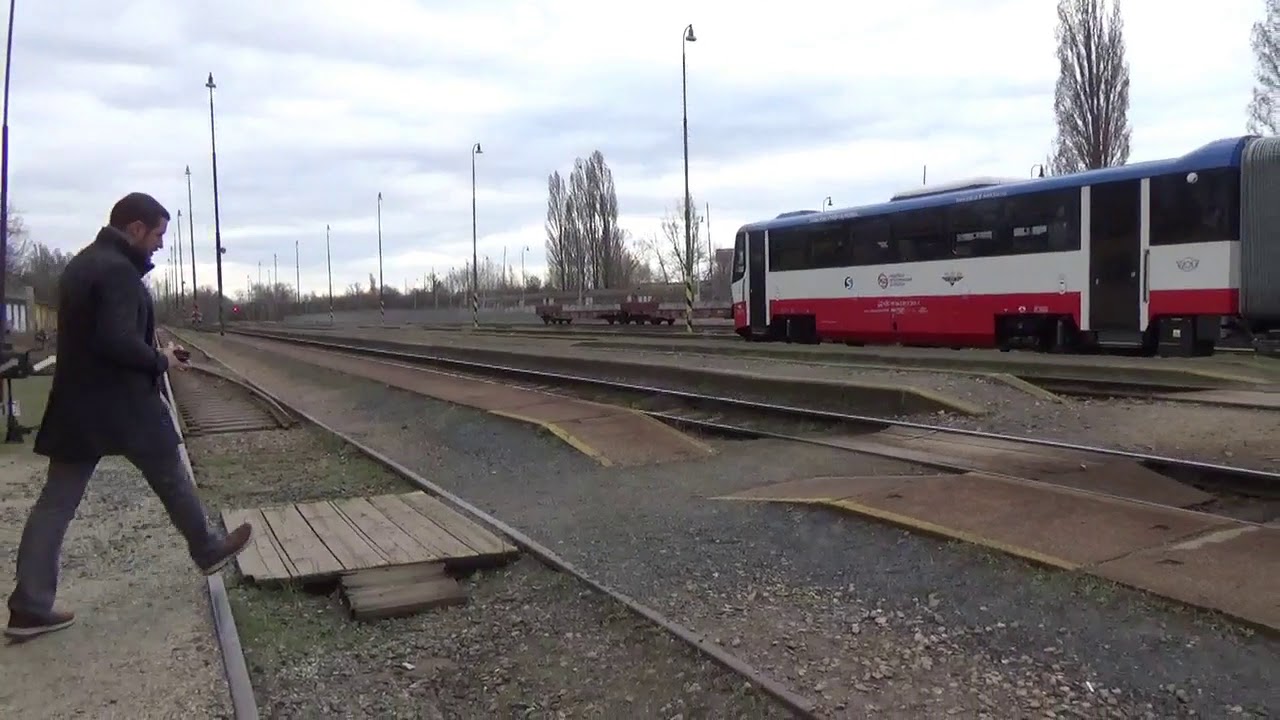 Hlášení od výpravčího ve stanici Praha Čakovice