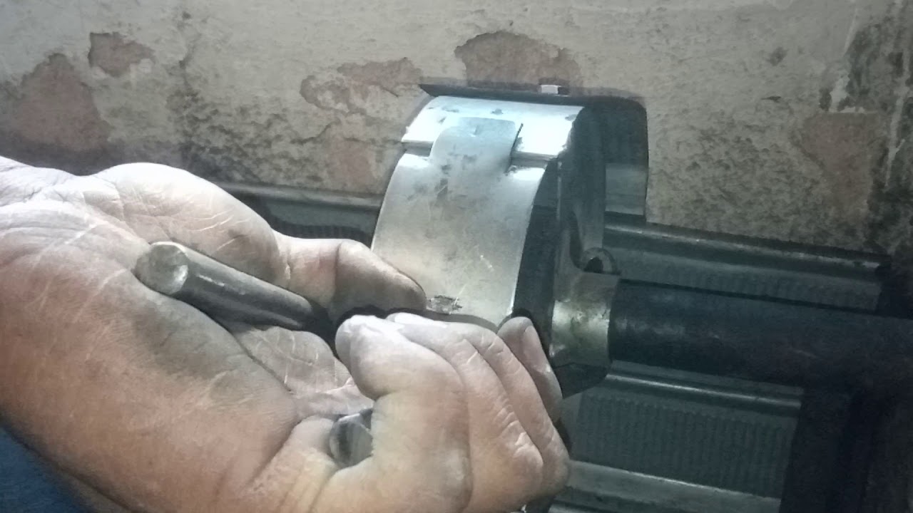 Subistituindo mola dando pressão.
