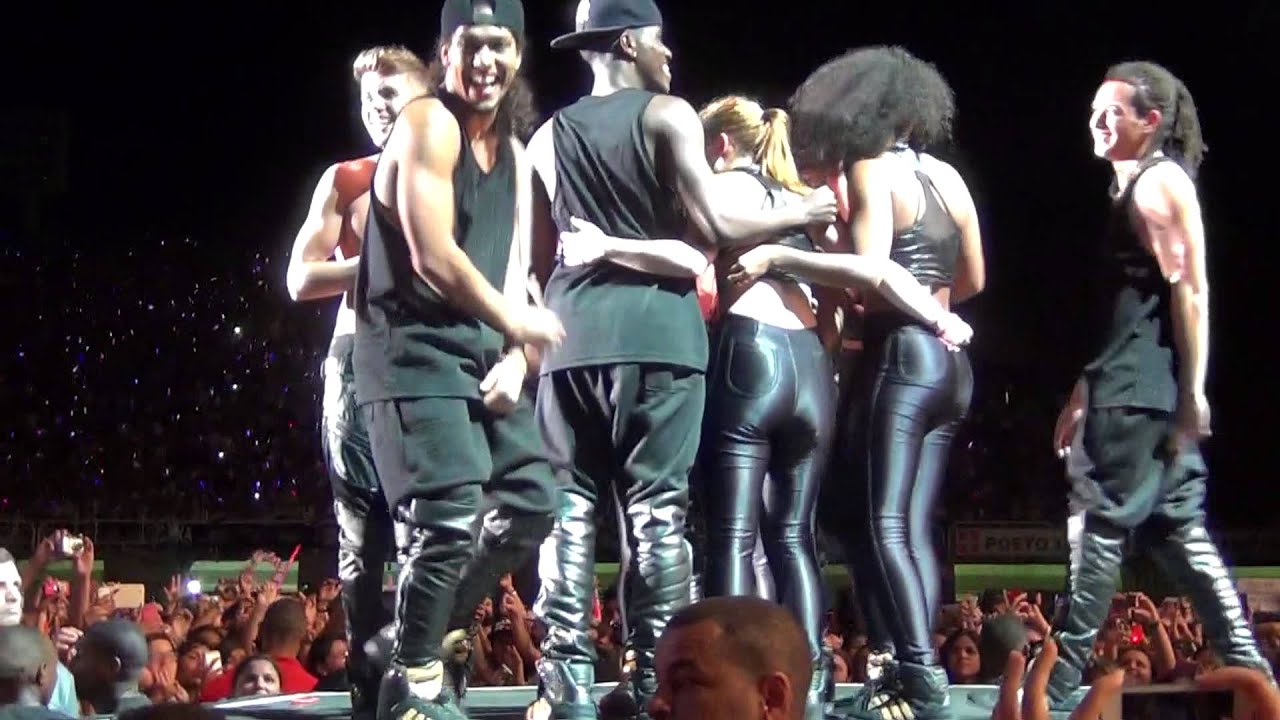 Justin Bieber - Boyfriend + Baby - Rio de Janeiro, Brazil 03/11