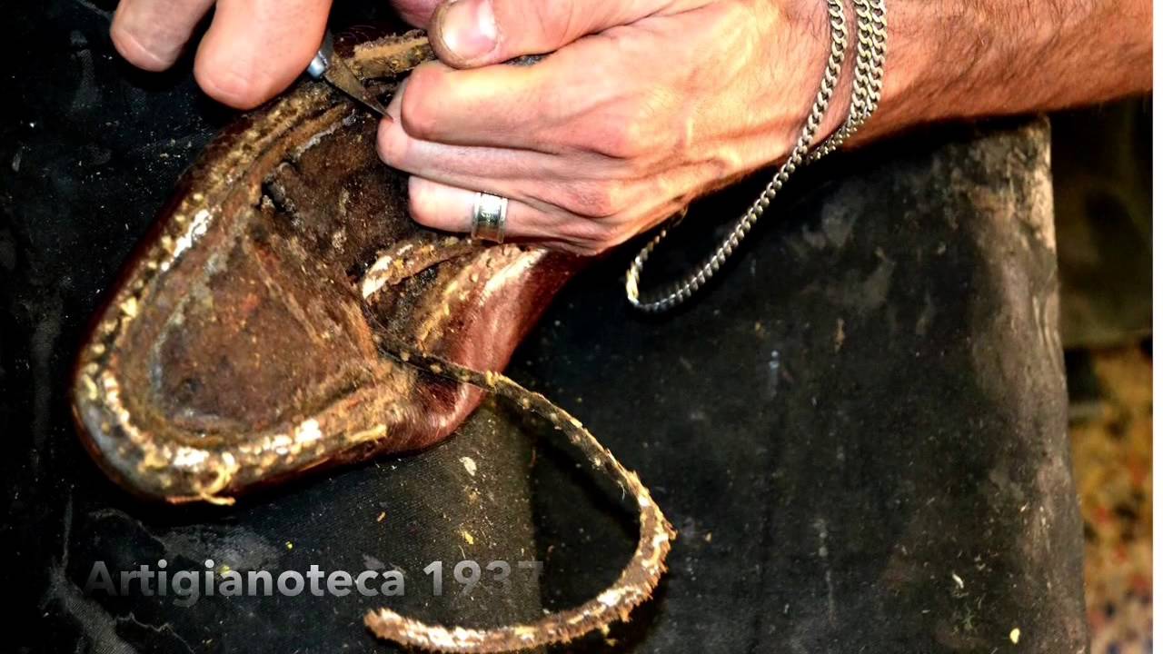 Risuolatura GOODYEAR di una scarpa inglese