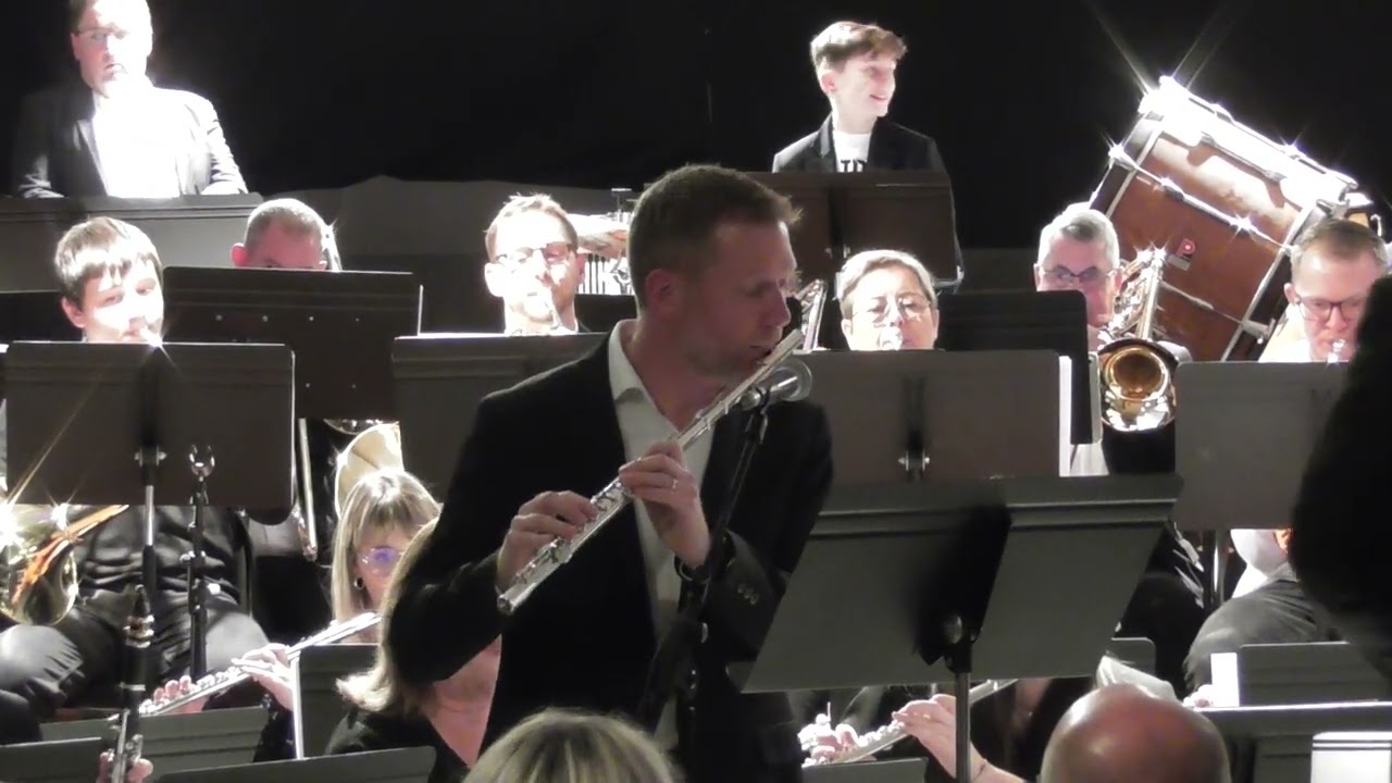 IL EST 5 HEURES ,PARIS S EVEILLE