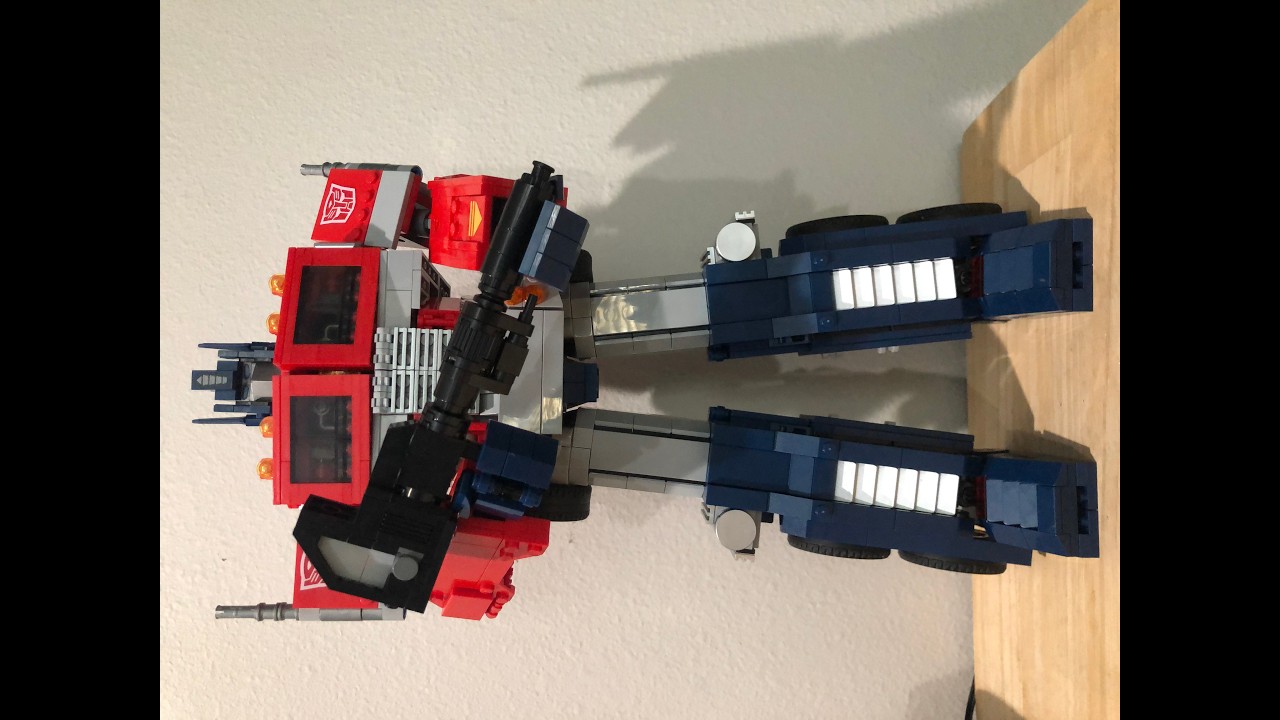 Building Lego Optimus Prime!