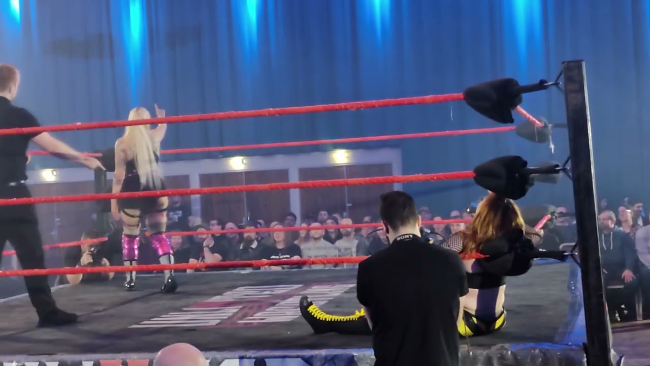 #corona24tv #wrestling #cologne #unlimitedwrestling #sexy #crazy #action #lexavalo #cool 