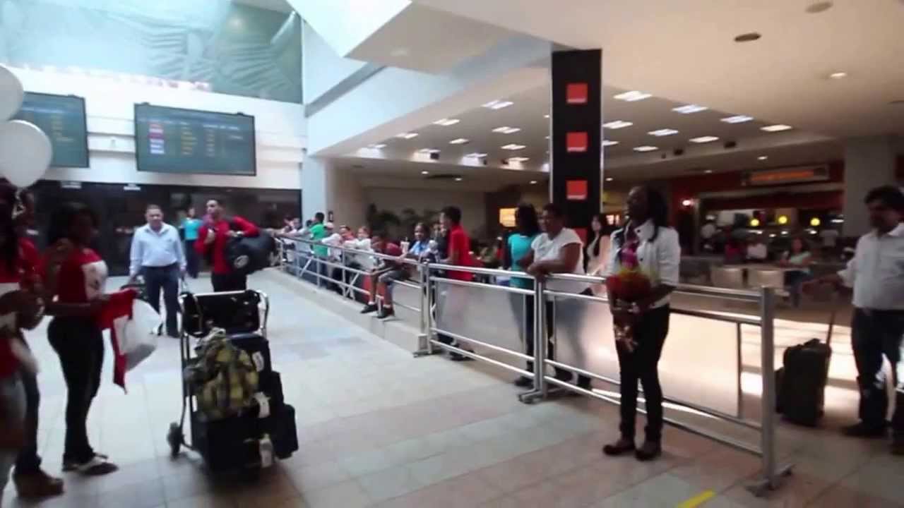 PROPUESTA DE MATRIMONIO SORPRESA AEROPUERTO LAS AMERICAS