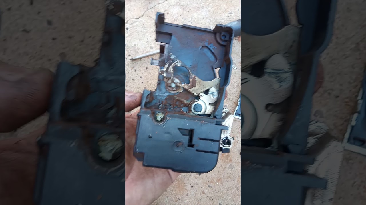 Peugeot 206 acusando porta aberta, dica reparo na fechadura.