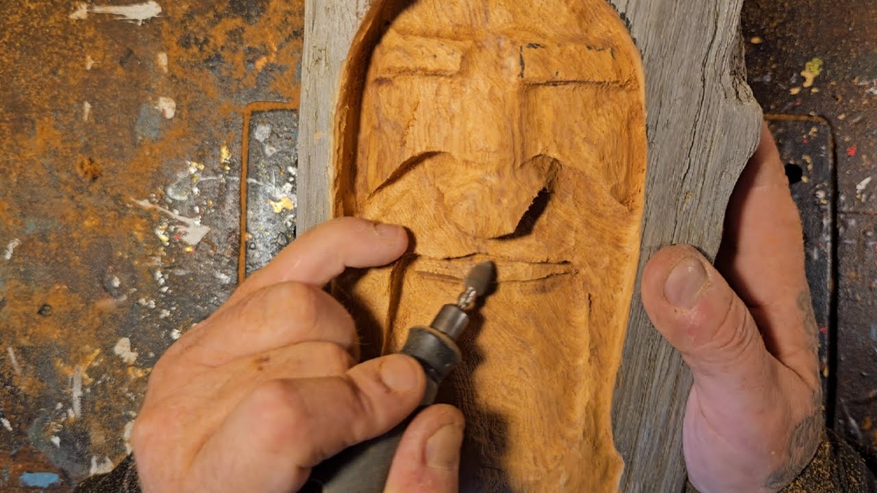 Beginner Woodspirit carving using a dremel flex shaft. 