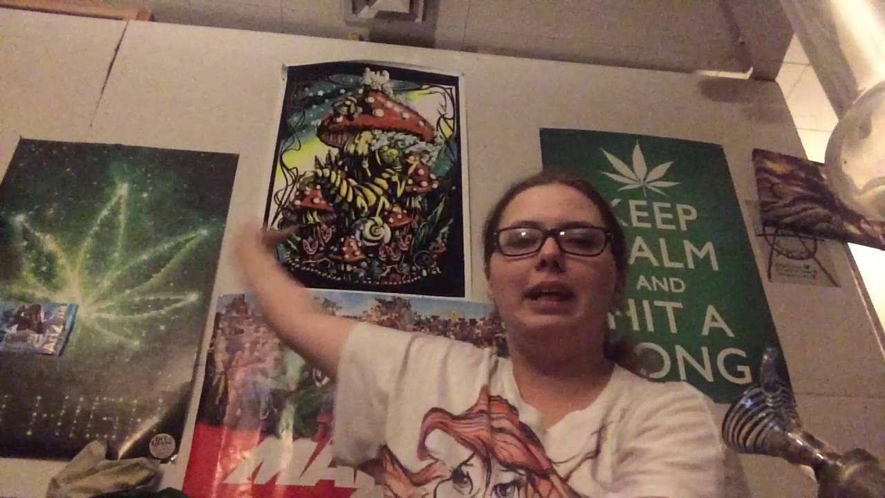 Quick smoke sesh with new bong!!