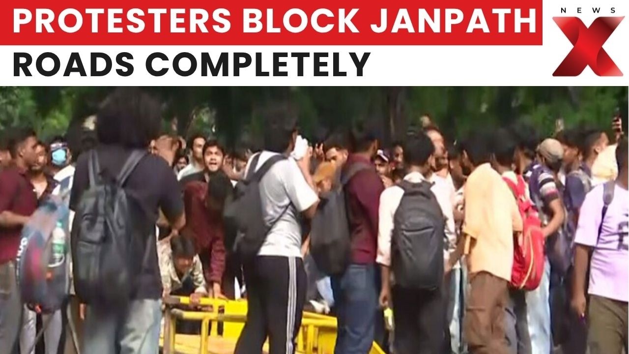 Chaos Near Janpath Metro as Protesters Block Roads and Defy Police Appeals | Fresh Ground Report