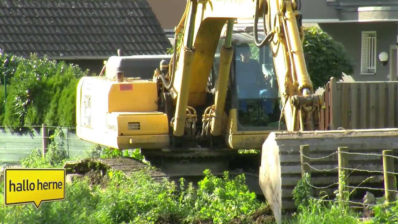 Renaturierung der Emscher und Nebenflüsse Dorneburger Mühlenbach Bagger-Arbeiten
