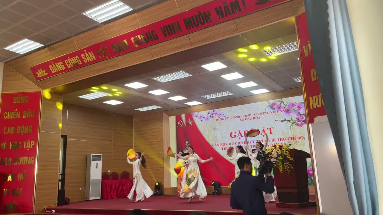 Vũ Đoàn Cherry_Múa Hello Việt Nam