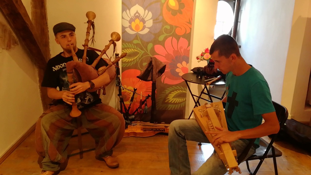 Totus Floreo - medieval bagpipes & hurdy gurdy | M.Woźniak & A. Horabik