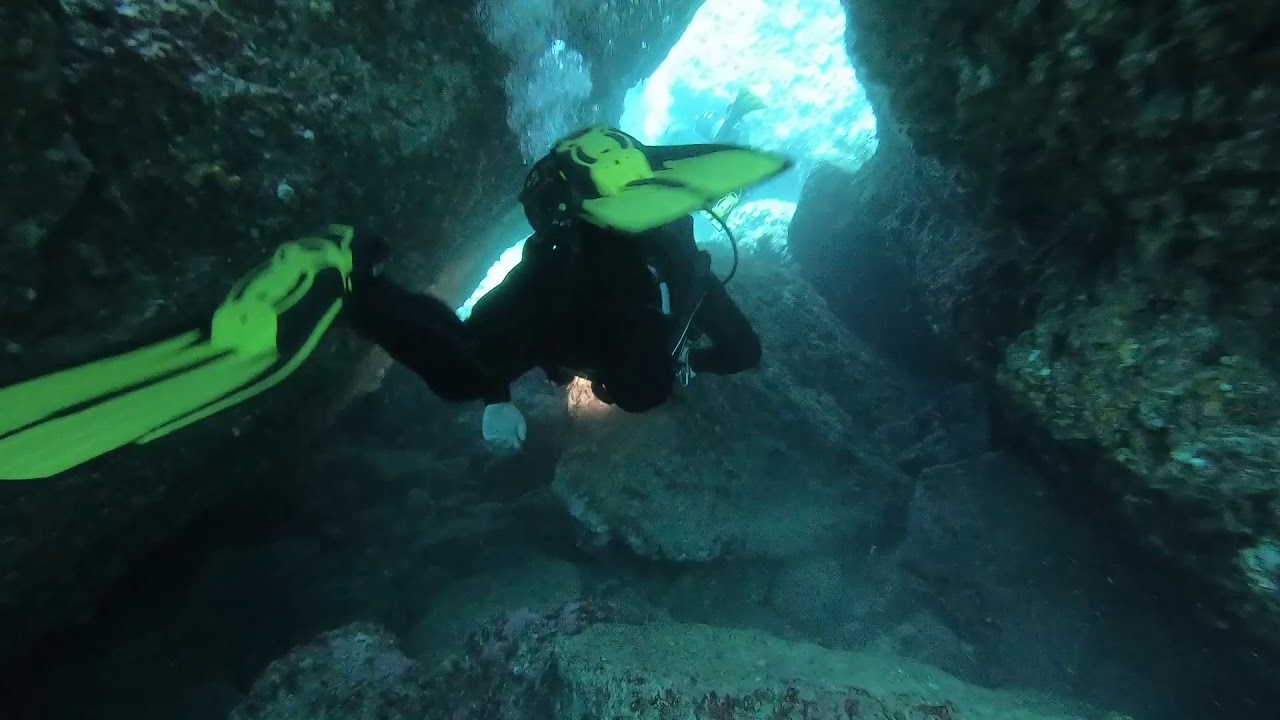 Sub diving immersione all'interno della 
