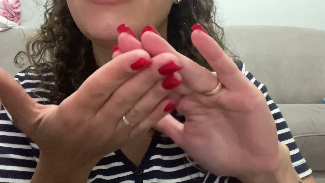 [ ASMR ] - Hand sounds e whispering - Asmr ita