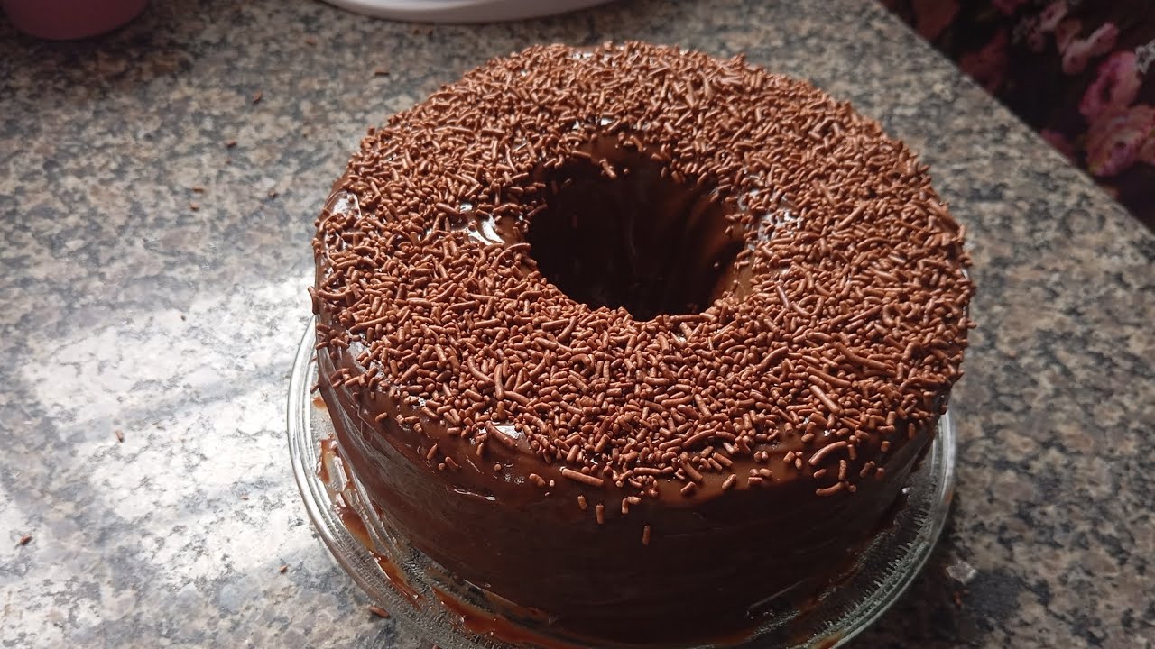 Bolo de chocolate com cobertura de chocolate 😋🤤