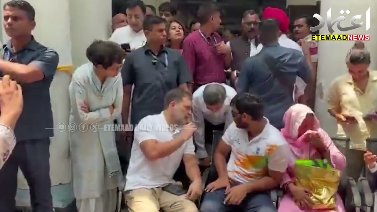 Rahul Gandhi Sits on Dharna Over Pellet Gun Firing On Students | Demand FIR Over Pellet Gun Injuries