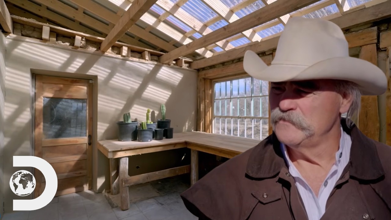 Rescuing An 80 Year Old Ruined Adobe House In New Mexico | Homestead Rescue