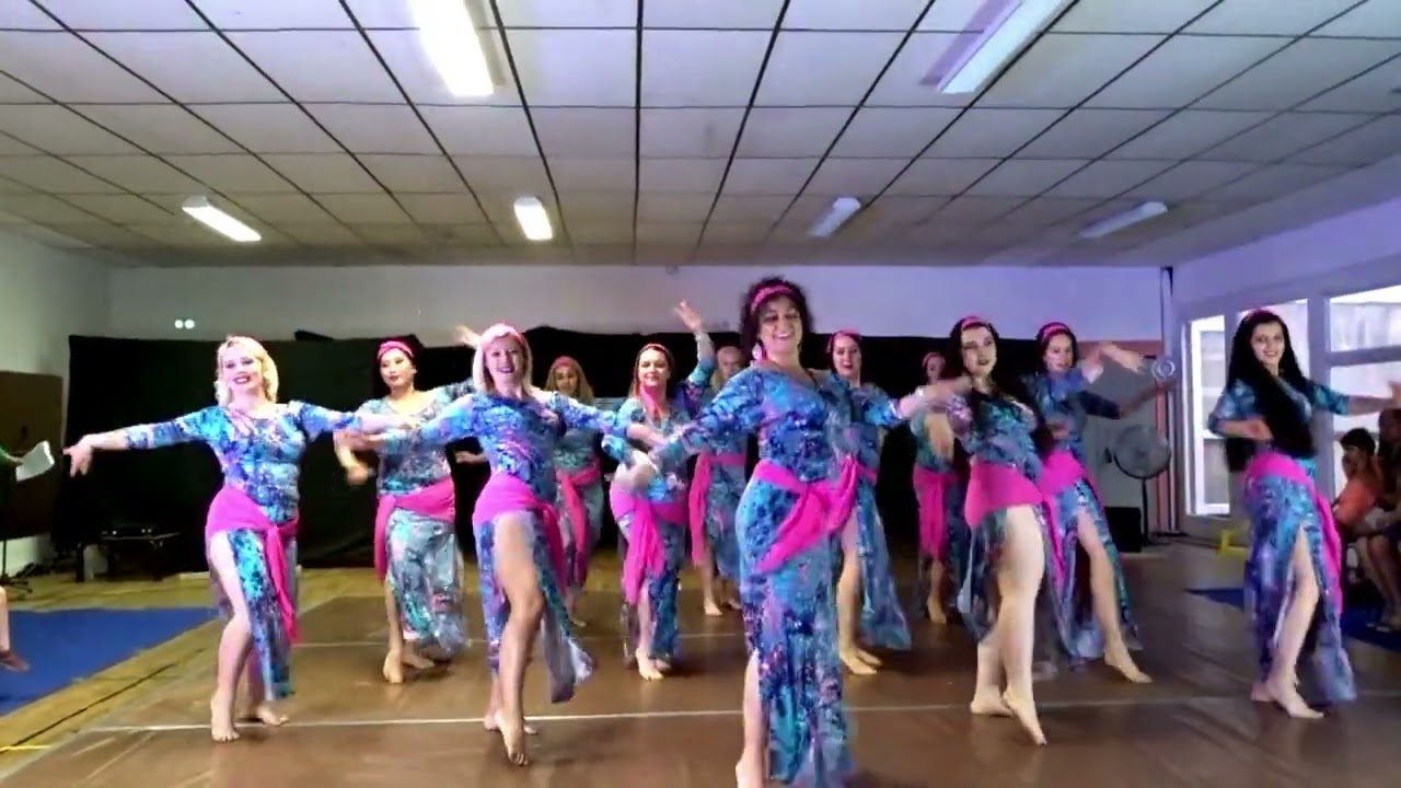 Soraya Saadi & sa Troupe Féminissime Orient - LYON DANSE ORIENTALE