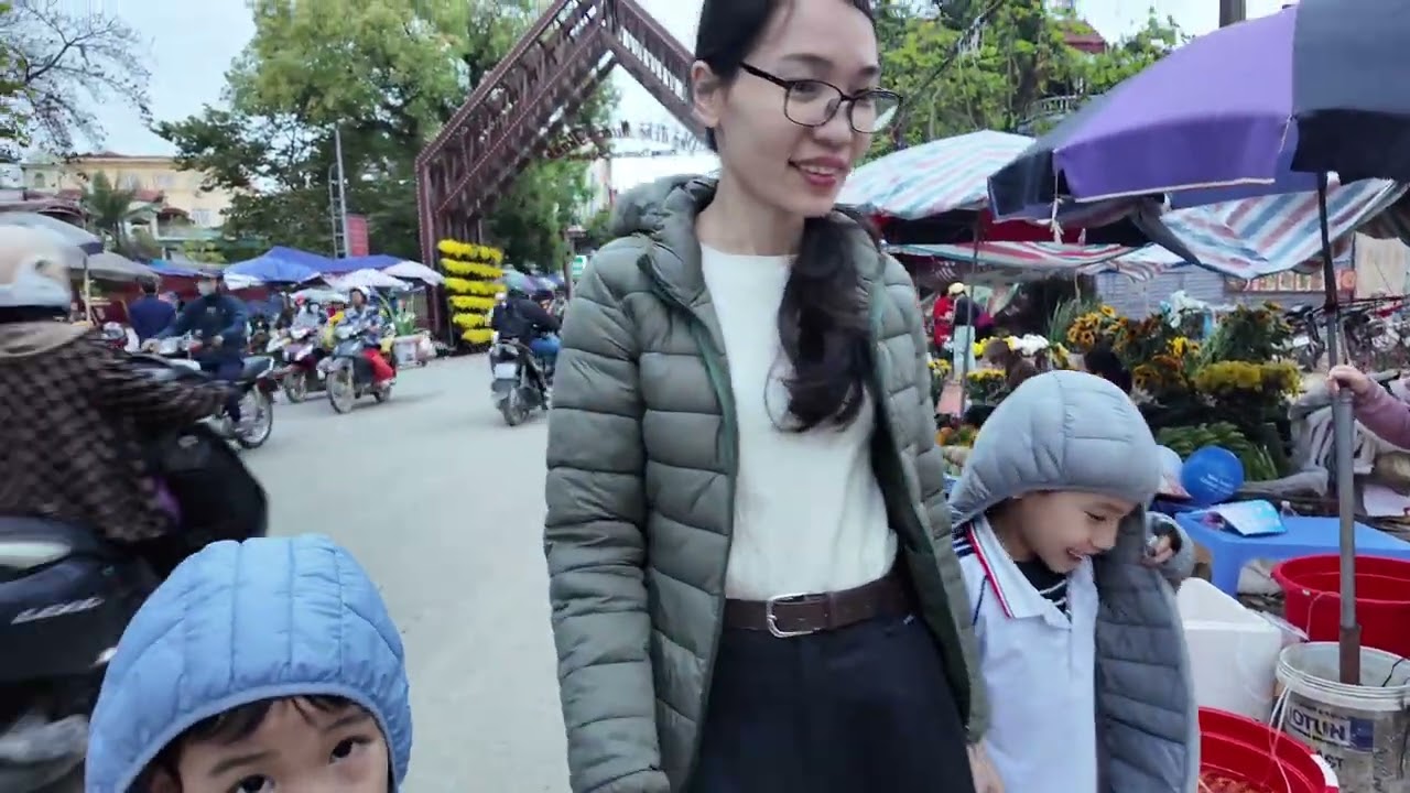 Vùng cao ngập tràn sắc Xuân   Tấp nập mua xắm 