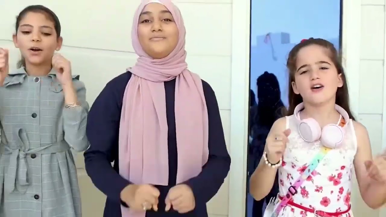 كل في فلك-العلم بيان