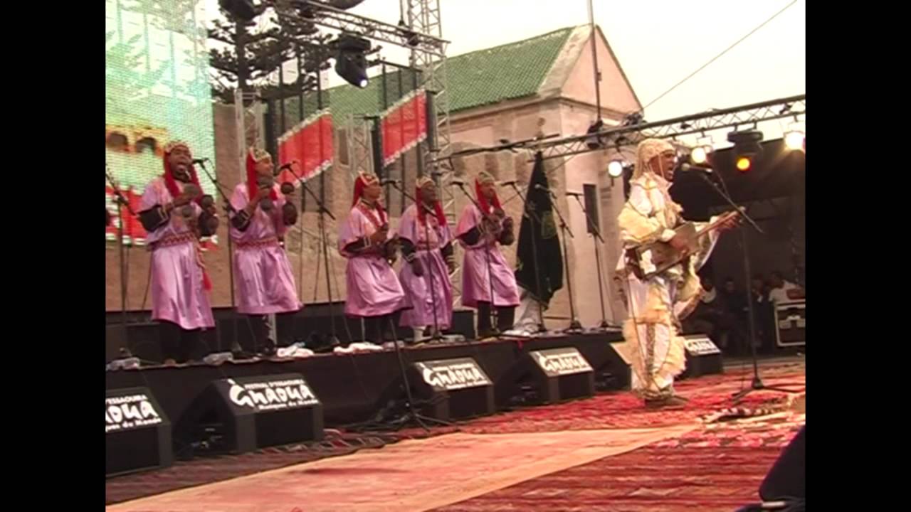 Essaouira 2012 - Omar Hyatt with drums - T2