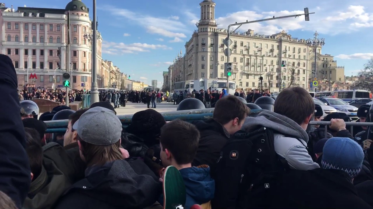 26.03.17 Москва, митинг за Навального ПОЛИЦЕЙСКИЕ ПИЗДЯТ ДУБИНАМИ