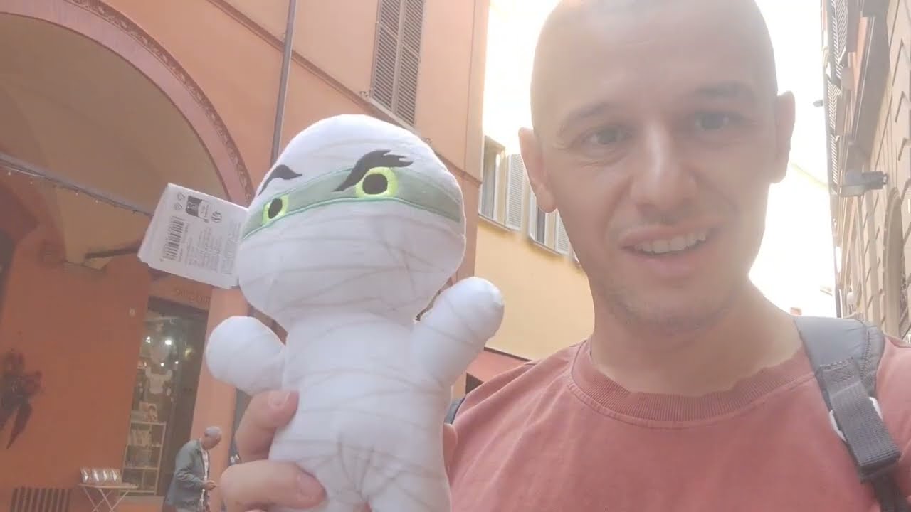 a spasso per le librerie di Bologna in cerca di mummie