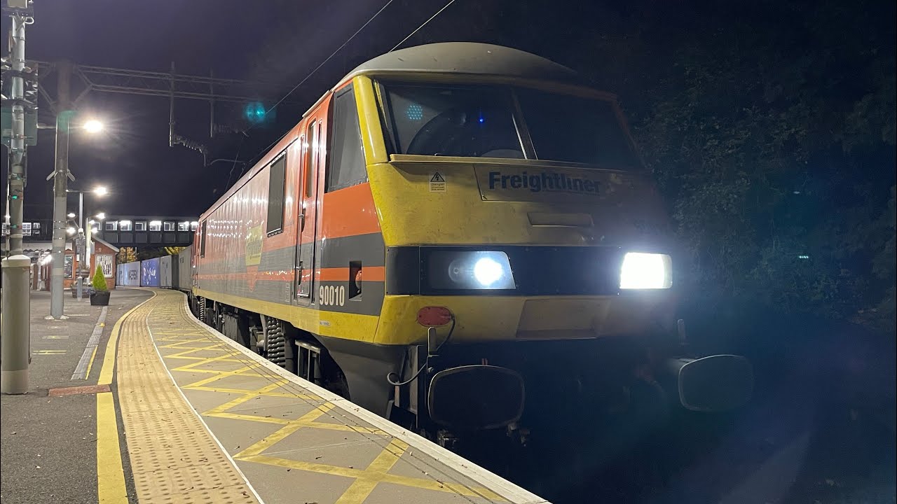 90010 & 90048 Power out of Witham working 4M89 - 19/10/22