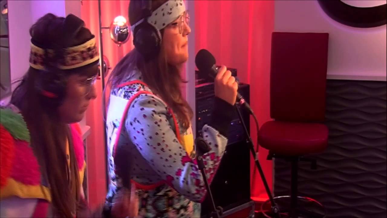 Kenji Minogue - Naam Familienaam (live bij Q)