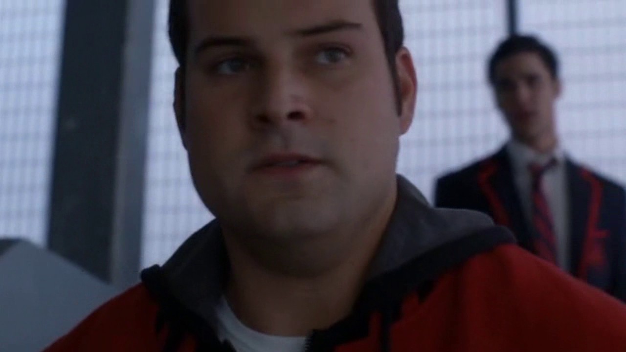 GLEE - Blaine defiende a Kurt [Never Been Kissed 2X06]