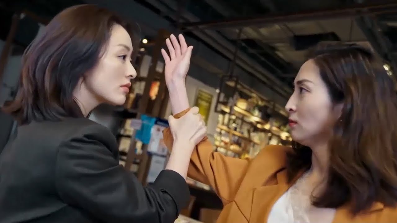 小三想动手打人，不料妻子一手抓住，反扇回去！【妻子的反攻 Wife's Revenge】