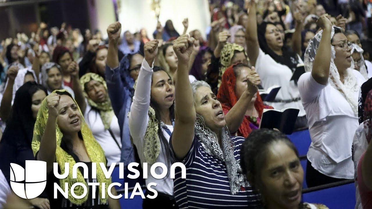 Realizan masivos bautizos en iglesia La Luz del Mundo, cuyo líder es acusado de explotación sexual