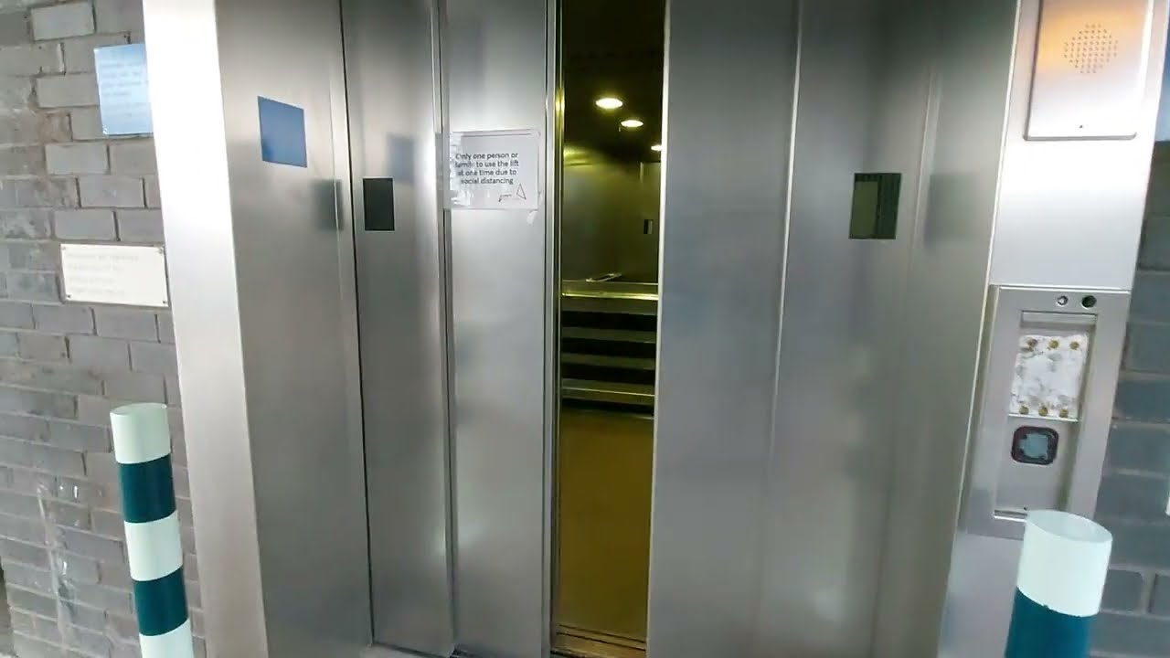 1998 Oakland Lift @ Warrington Bank Quay Platforms 3&4