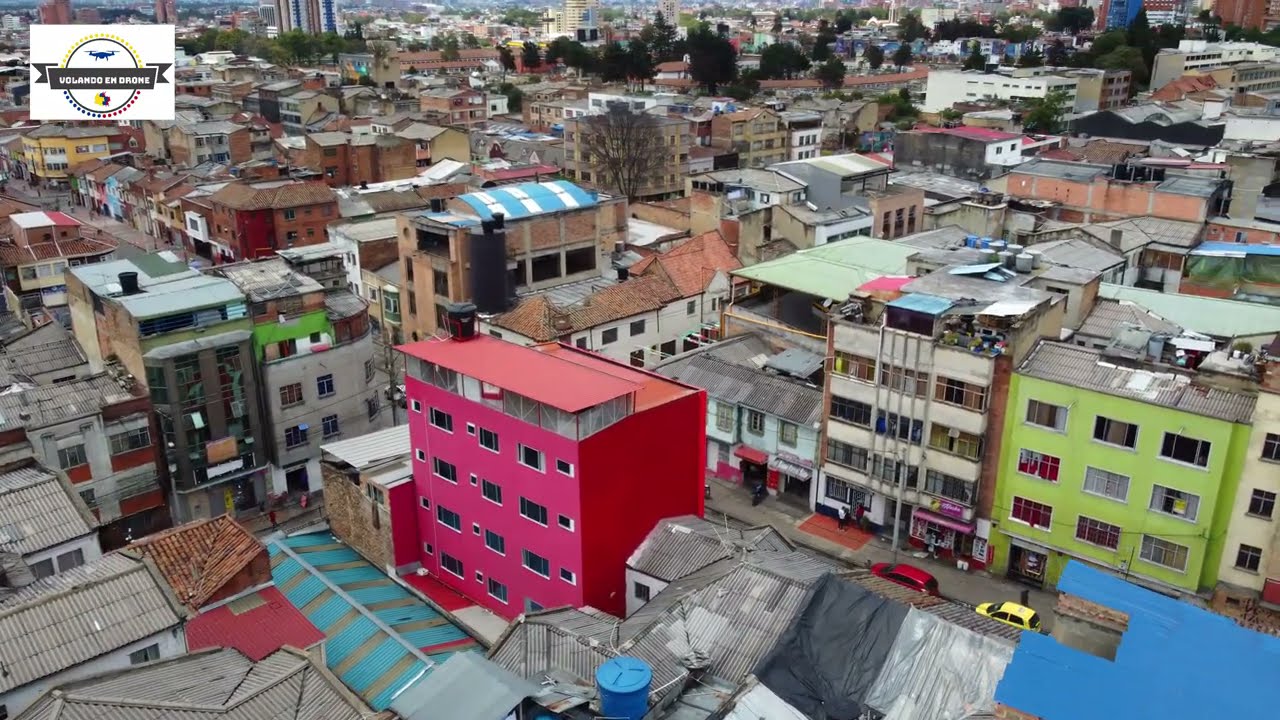 VOLANDO EN DRONE 4K - BOGOTA 2021 -BARRIO SANTA FE -  HOT ZONE - COLOMBIA