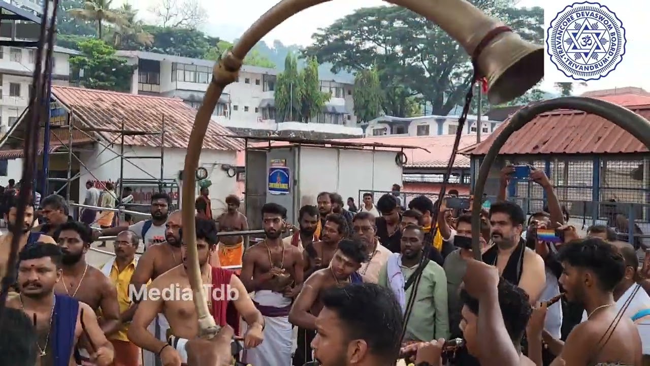 സന്നിധാനത്ത് അരങ്ങേറിയ പാണ്ടിമേളം. Pandimelam at Sabarimala.