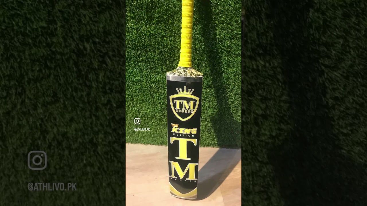 Sirilankan coconut bat with malaysian cane handle.Weight 800 830 grams.
